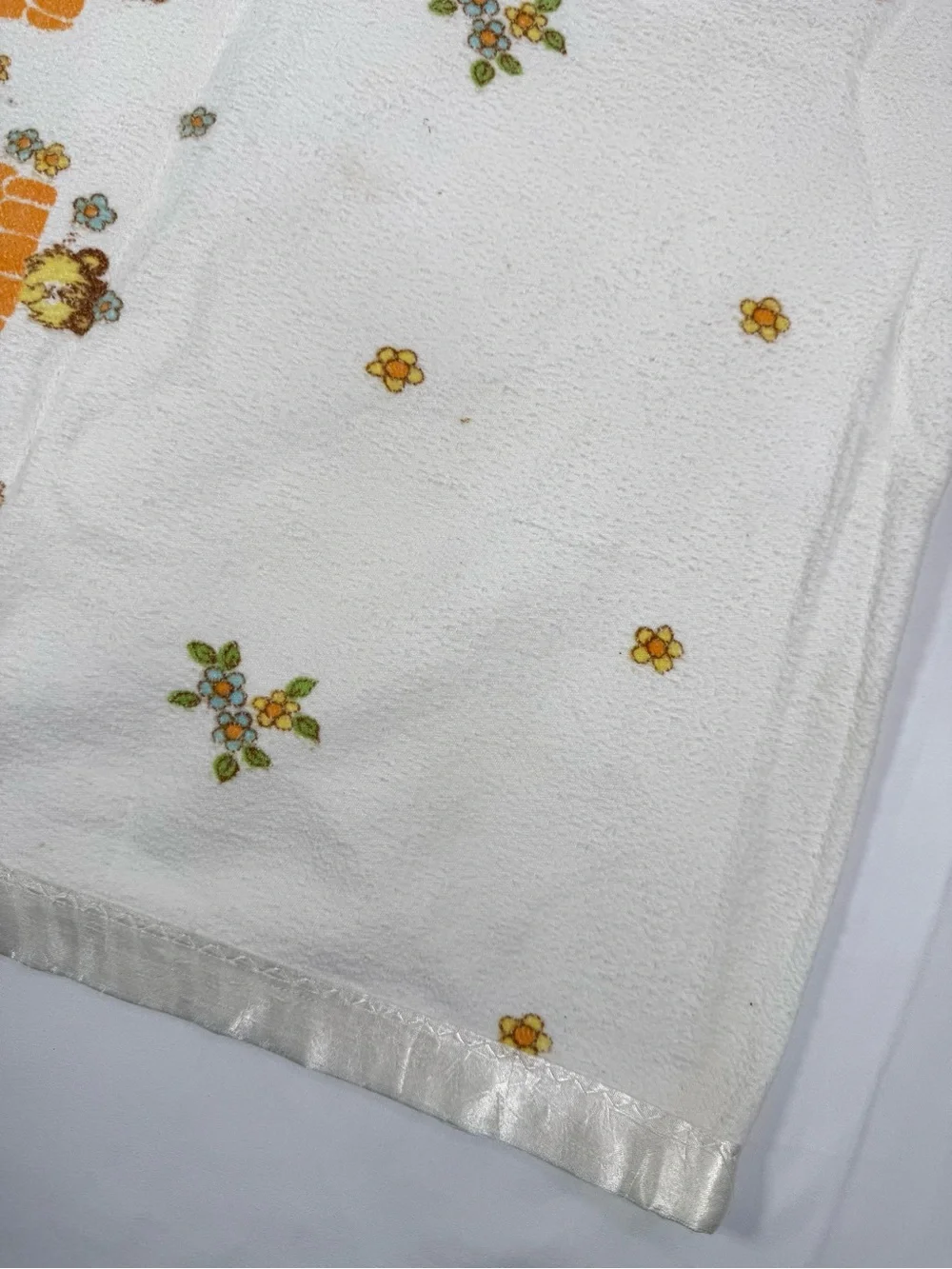 VINTAGE 1970s Baby Teddy Bear Floral Satin Trim Receiving Blanket Retro Nursery